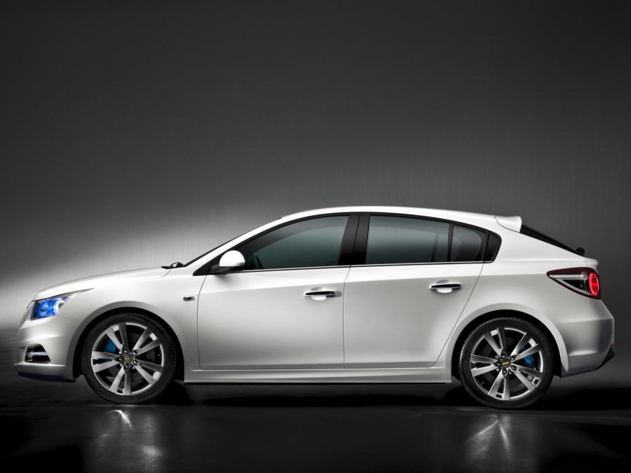  Chevrolet Cruze Hatchback Concept 2010 года  (фото 16 из 18)